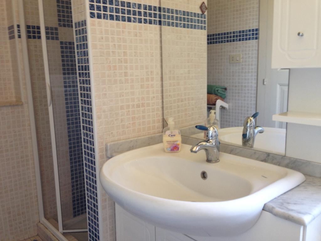 B&B Mar Tirreno Barcellona-Pozzo di Gotto Rum bild