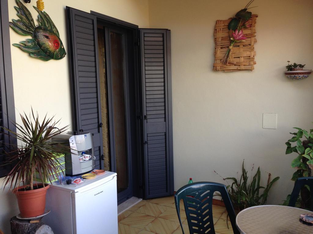 B&B Mar Tirreno Barcellona-Pozzo di Gotto Exteriör bild